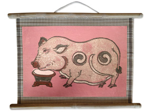 Tranh mành Lợn Độc Bên Máng Thức Ăn nền hồng 45cm x 32cm - TM006H